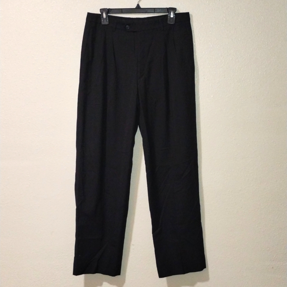 Hagar brand size 32x32 black pinstriped dress slacks in excellent new condition